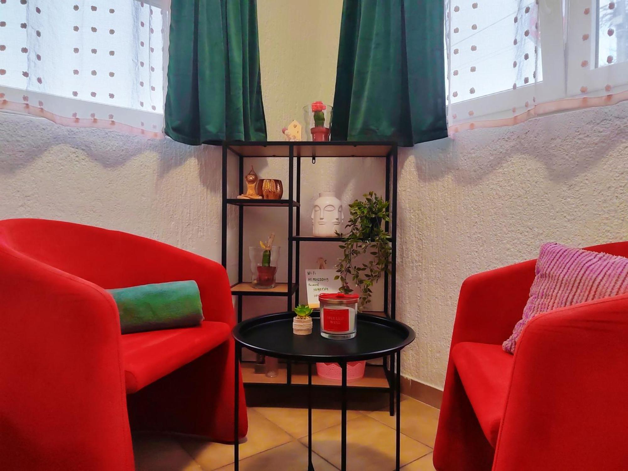 Jezz Ii, Apartment *