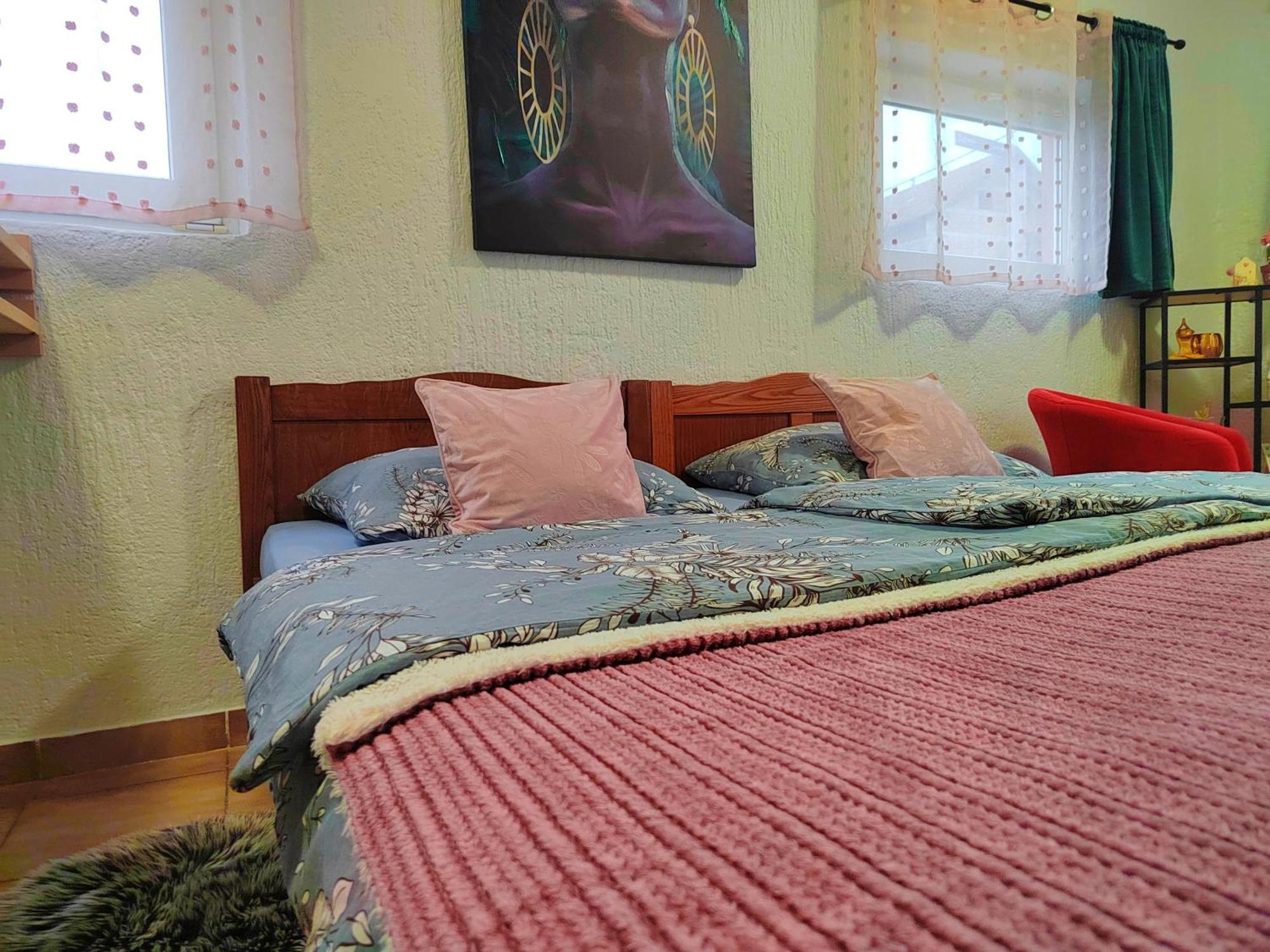 Jezz Ii, Apartman Zágráb